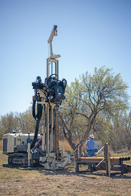 Adding the optional indexing rack combined with rod loader amplifies safety and ease of running the 8150LS sonic drilling rig.